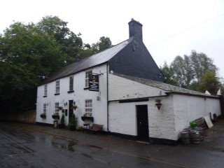 The Half Moon at Sharrow nr Ripon let to experienced Husband and Wife ... pic photo